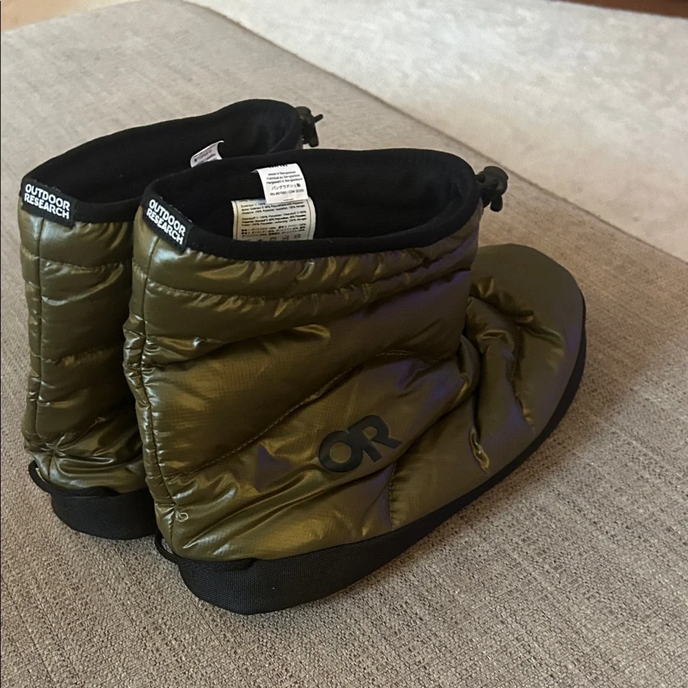Outdoor Research Tundra Trax Booties in forest green. Size M. - Picture 2 of 8